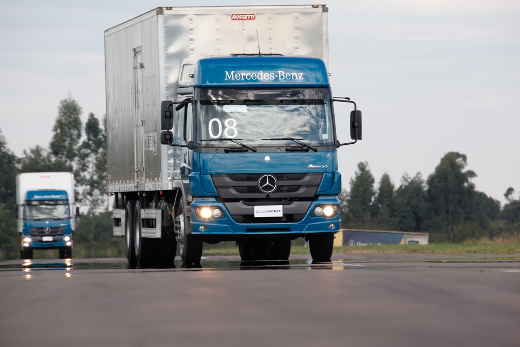 MERCEDES-BENZ PROMOVE TEST-DRIVE DE CAMINHÕES ECONFORT NO SANTA ROSA TRUCK SHOW, foto 1