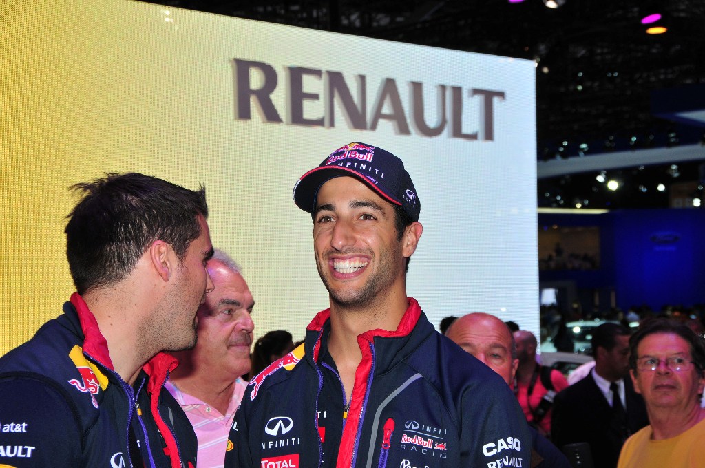 NOITE RENAULT REÚNE O PASSADO, O PRESENTE E O FUTURO DO AUTOMOBILISMO NO SALÃO DO AUTOMÓVEL, foto 3