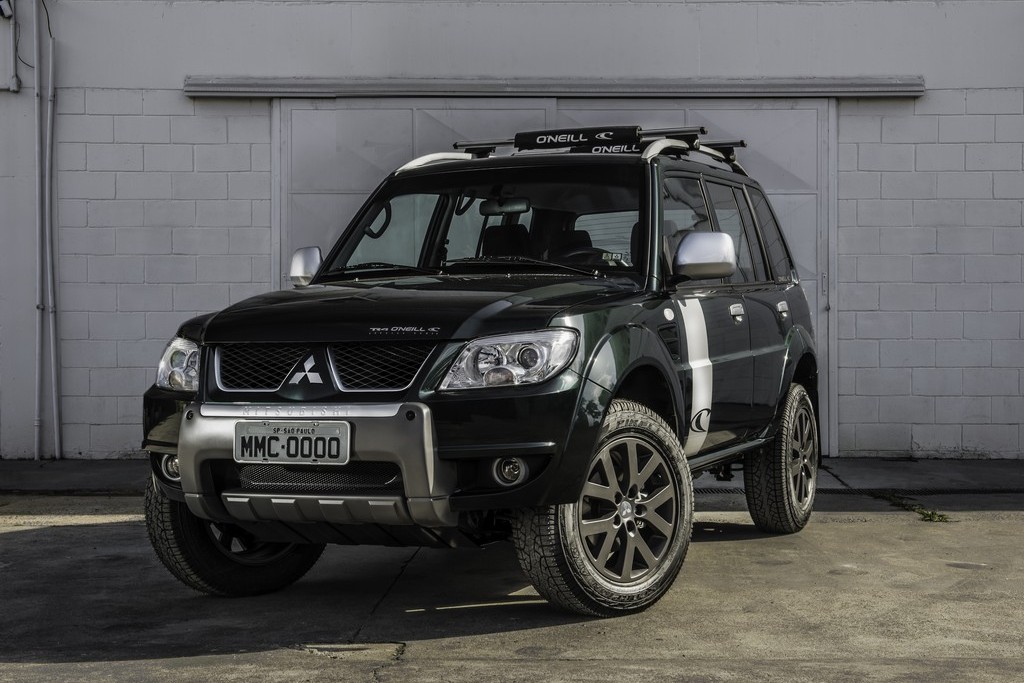 MITSUBISHI MOTORS LANÇA SÉRIE ESPECIAL DO PAJERO TR4, foto 1