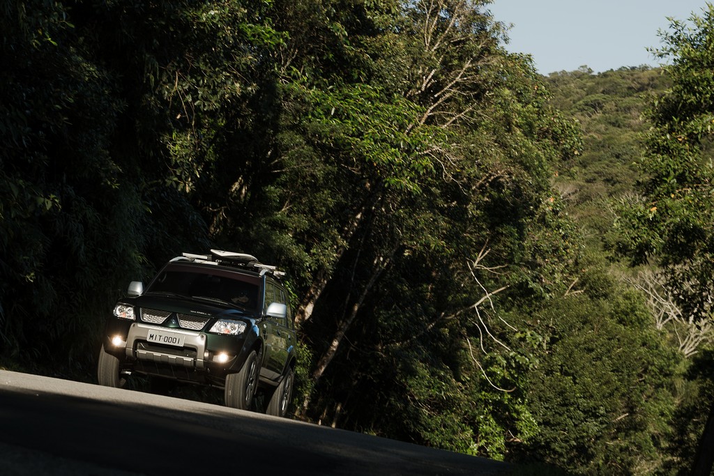 MITSUBISHI MOTORS LANÇA SÉRIE ESPECIAL DO PAJERO TR4, foto 4