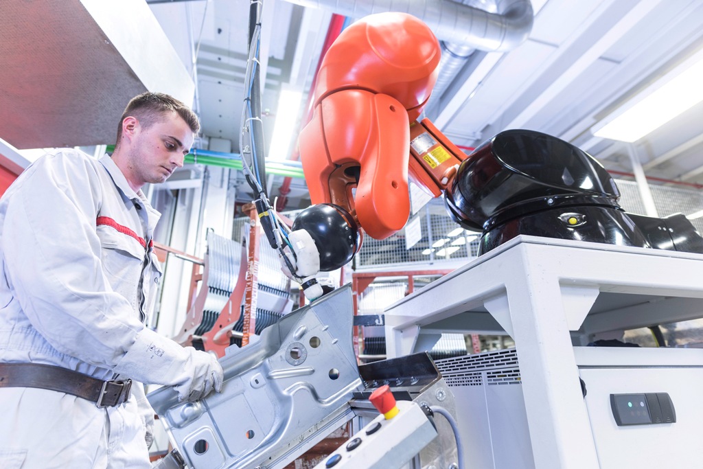 NOVA COOPERAÇÃO ENTRE HOMENS E ROBÔS NOS PROCESSOS DE PRODUÇÃO DA AUDI, foto 1