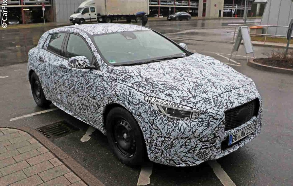 INFINITI Q30 PERDE A CAMUFLAGEM E MOSTRA SUAS FORMAS, foto 2