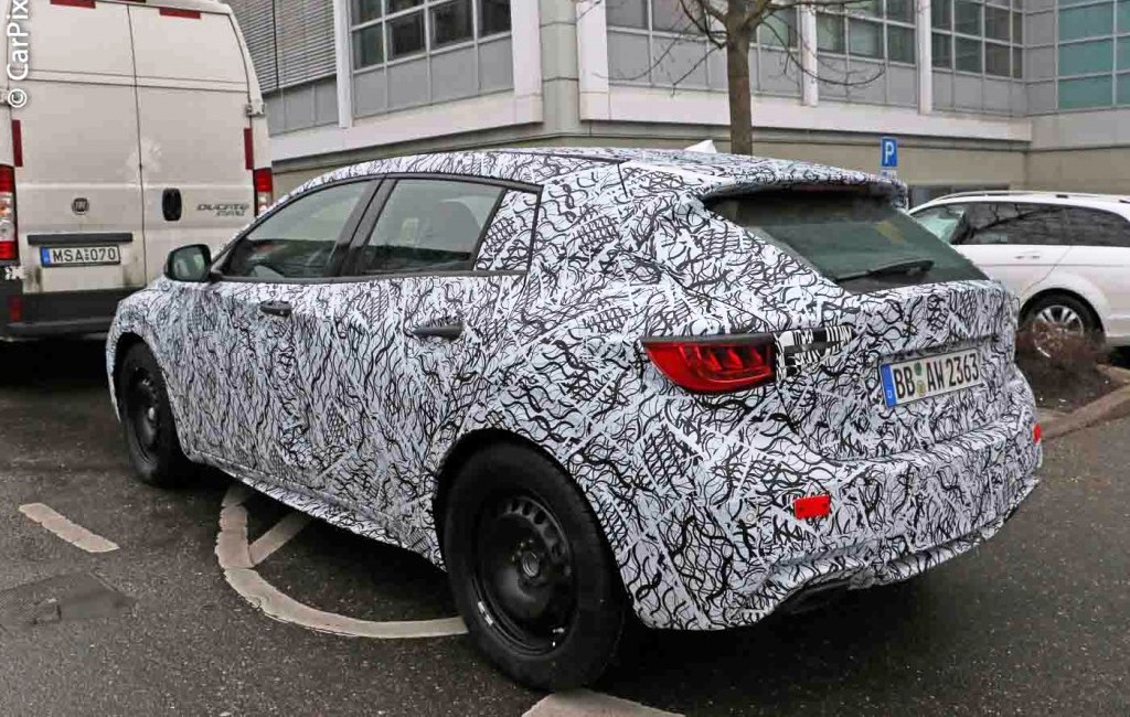 INFINITI Q30 PERDE A CAMUFLAGEM E MOSTRA SUAS FORMAS, foto 6