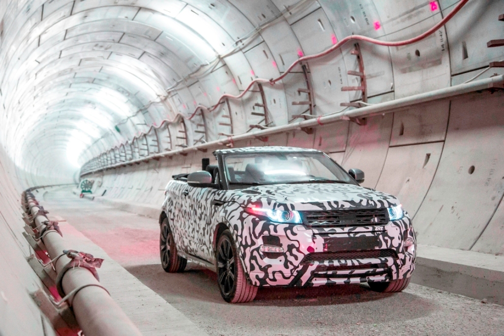 LAND ROVER OFICIALIZA CHEGADA DO RANGE ROVER EVOQUE CONVERSÍVEL DURANTE SALÃO GENEBRA, foto 1