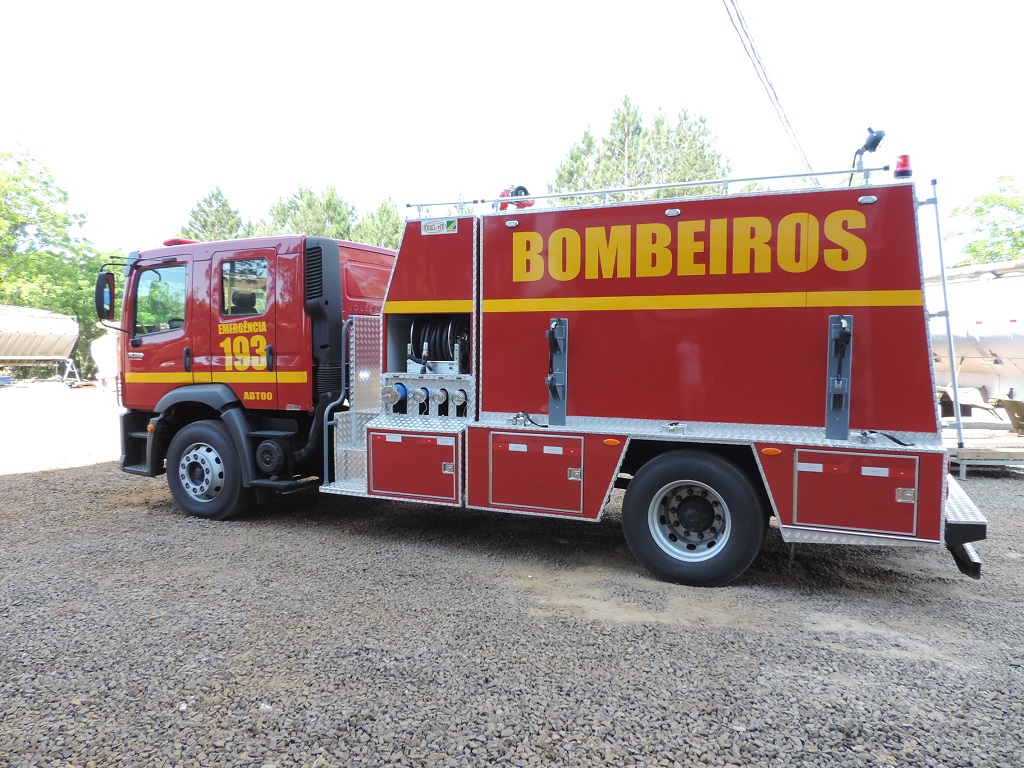 BOMBEIROS DO PIAUÍ RECEBEM TRÊS NOVOS CAMINHÕES VOLKSWAGEN, foto 1