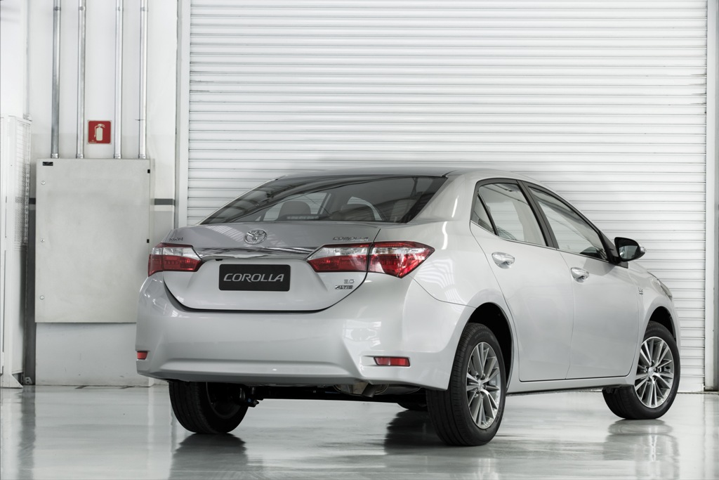 TOYOTA LANÇA NOVA VERSÃO GLi UPPER PARA LINHA COROLLA 2016, foto 4