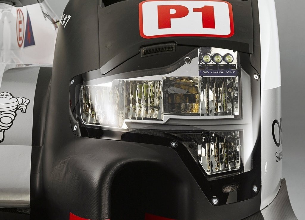 AUDI APRESENTA O R18 E-TRON QUATTRO PARA A TEMPORADA DE 2015, foto 8