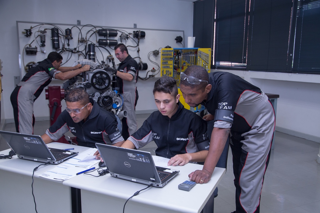 BRASDIESEL DE IJUÍ (RS) CONQUISTA TÍTULO DE MELHOR EQUIPE DE SERVIÇOS DA SCANIA NO BRASIL, foto 2