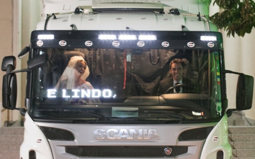SAINDO DA IGREJA EM UM SCANIA DEPOIS DO CASAMENTO, foto 1