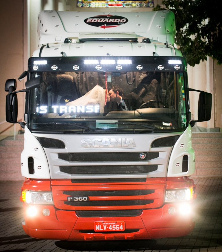 SAINDO DA IGREJA EM UM SCANIA DEPOIS DO CASAMENTO, foto 2