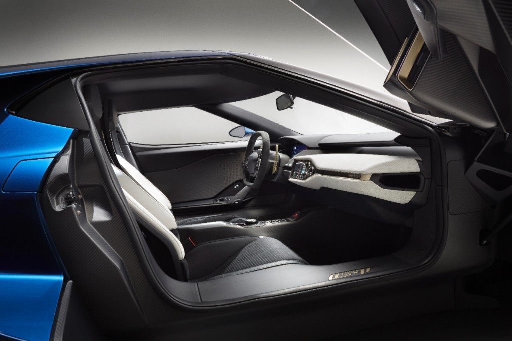 SALÃO DE MILÃO: FORD EXIBE VELEIRO, GUITARRA E MESA DE PEBOLIM INSPIRADOS NO FORD GT, foto 3