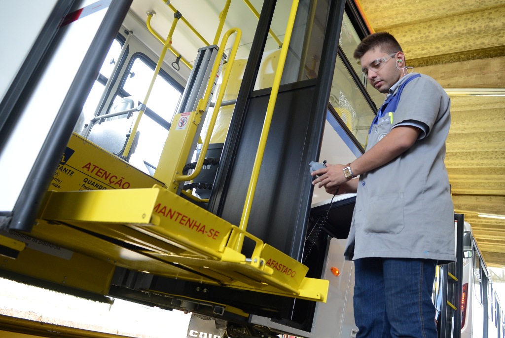 ALTA QUALIDADE DOS CHASSIS MERCEDES-BENZ É ASSEGURADA POR UMA COMPLETA INSPEÇÃO ANTES DA ENTREGA AO CLIENTE, foto 5