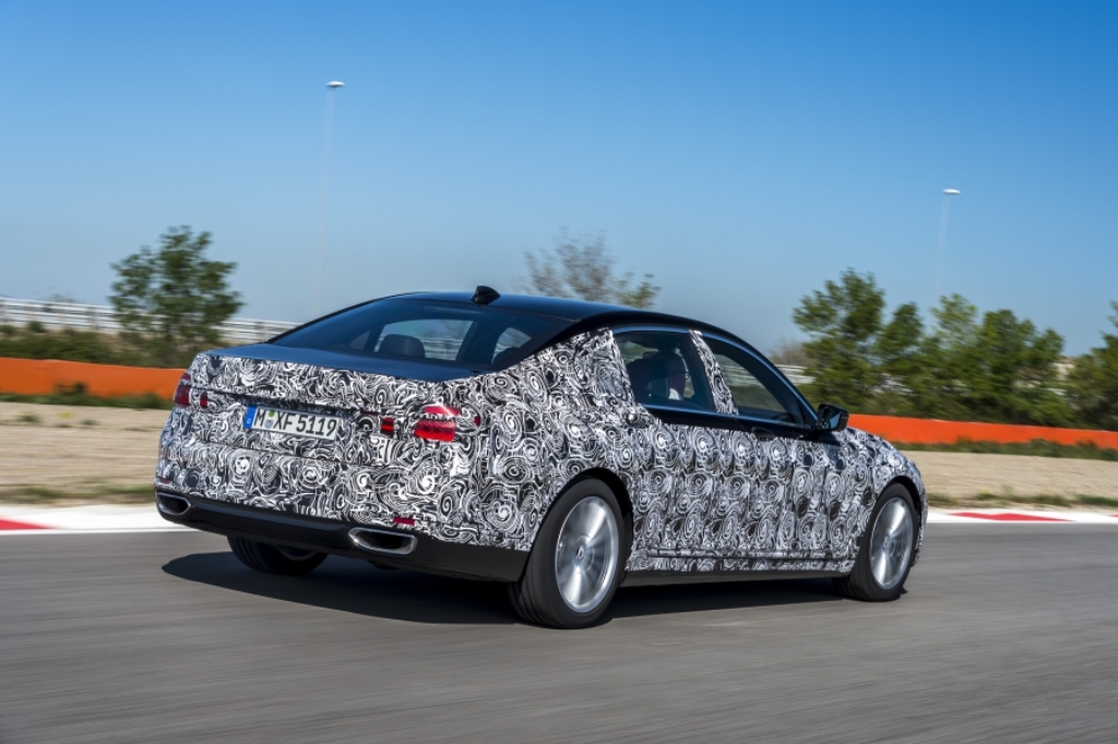 BMW SÉRIE 7 SERÁ CAPAZ DE ESTACIONAR DE MODO AUTÔNOMO, foto 2