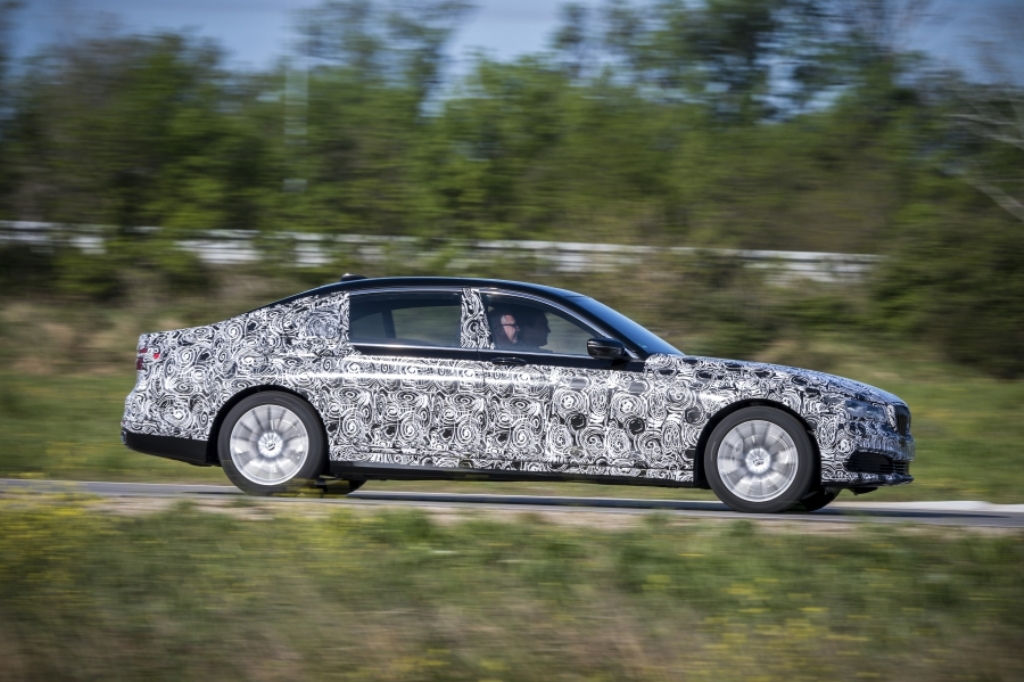 BMW SÉRIE 7 SERÁ CAPAZ DE ESTACIONAR DE MODO AUTÔNOMO, foto 3