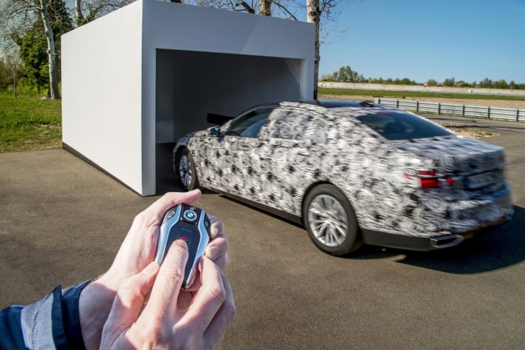 BMW SÉRIE 7 SERÁ CAPAZ DE ESTACIONAR DE MODO AUTÔNOMO, foto 6