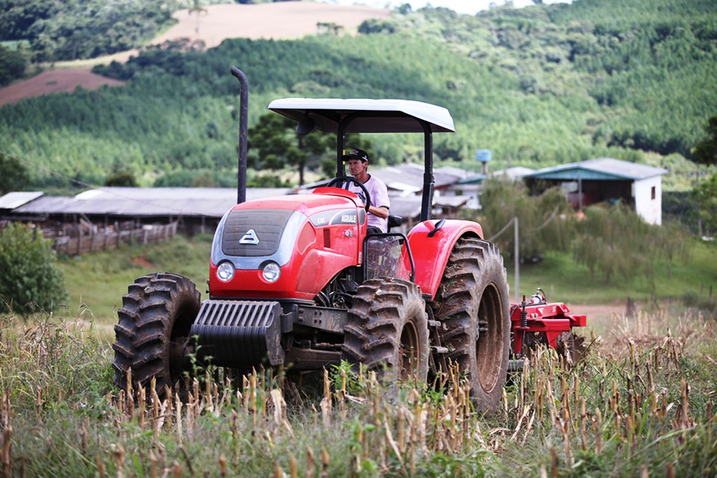 AGRALE EXPÕE SUA LINHA DE TRATORES NA AGRISHOW 2015, foto 2
