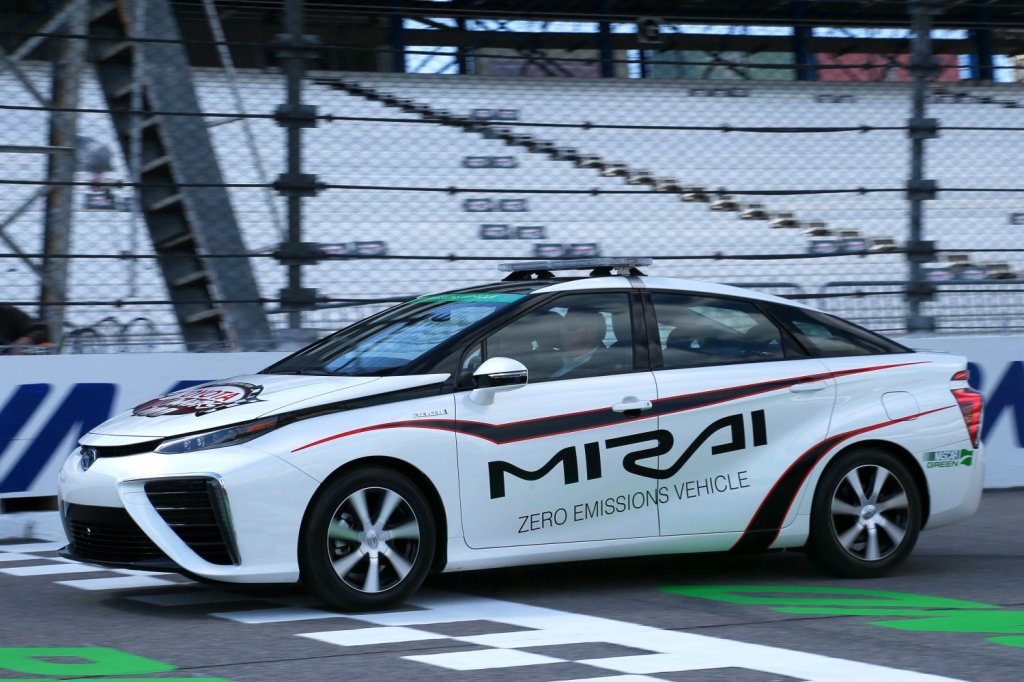TOYOTA MIRAI ESTREOU COMO PACE CAR DA NASCAR, foto 2
