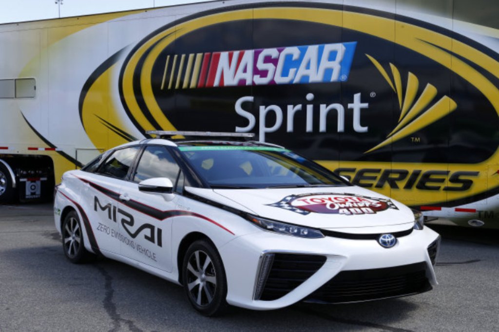 TOYOTA MIRAI ESTREOU COMO PACE CAR DA NASCAR, foto 3