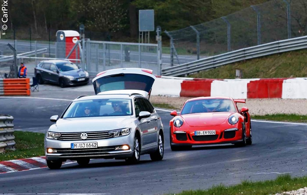 MARK WEBBER COM O NOVO PORSCHE 911 GT3 RS EM NÜRBURGRING, foto 6