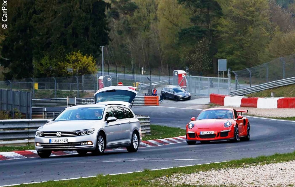 MARK WEBBER COM O NOVO PORSCHE 911 GT3 RS EM NÜRBURGRING, foto 7
