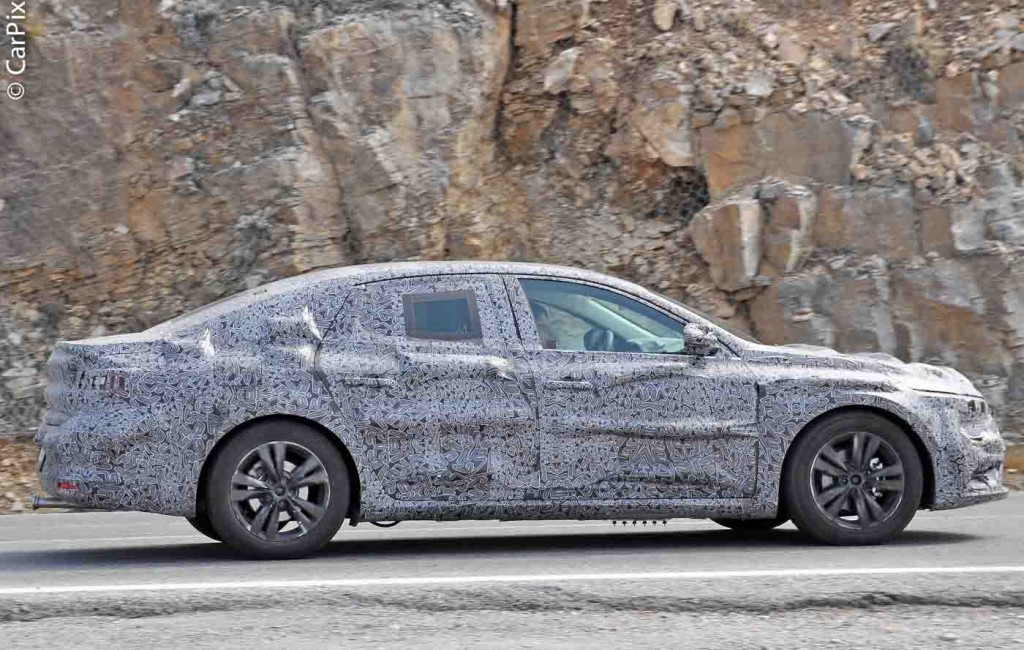 SUCESSOR DO RENAULT LAGUNA ESTÁ QUASE PRONTO, foto 5