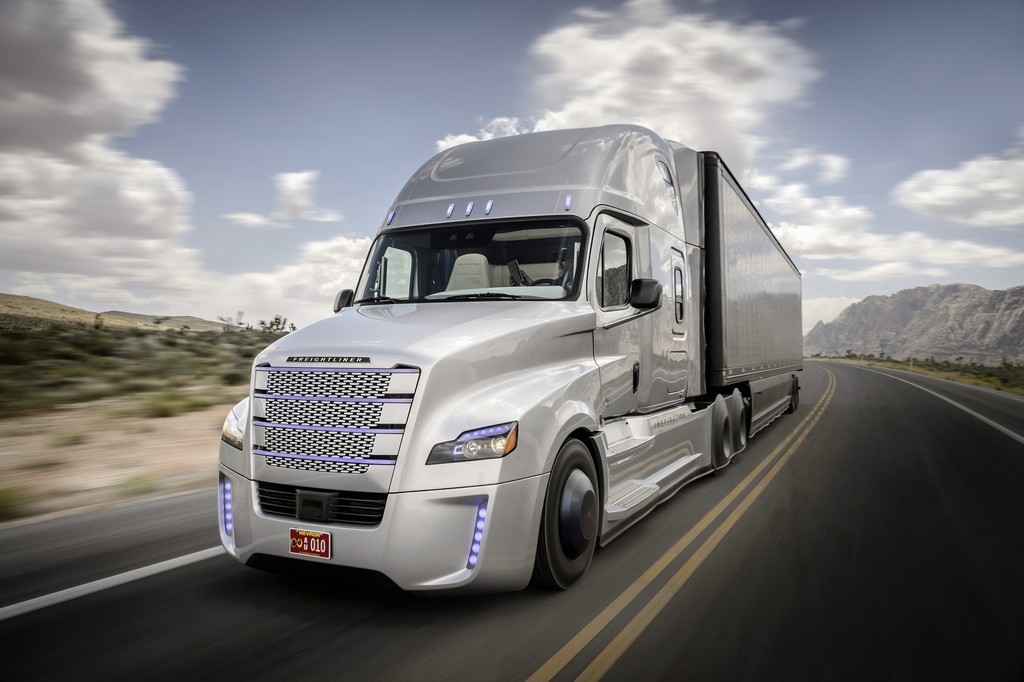 PRIMEIRO CAMINHÃO AUTÔNOMO DA MARCA FREIGHTLINER CIRCULA NOS EUA, foto 1