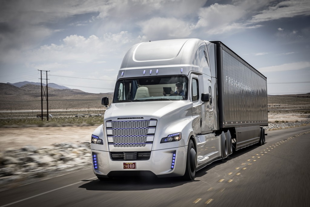 PRIMEIRO CAMINHÃO AUTÔNOMO DA MARCA FREIGHTLINER CIRCULA NOS EUA, foto 4