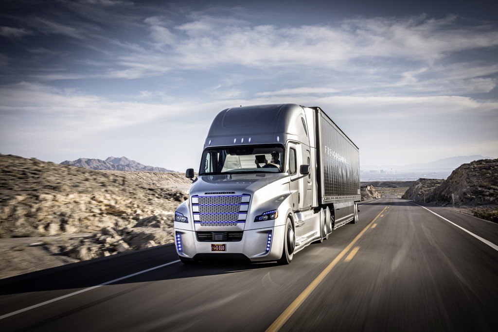 PRIMEIRO CAMINHÃO AUTÔNOMO DA MARCA FREIGHTLINER CIRCULA NOS EUA, foto 5