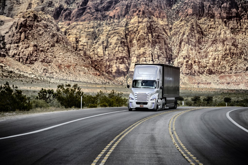 PRIMEIRO CAMINHÃO AUTÔNOMO DA MARCA FREIGHTLINER CIRCULA NOS EUA, foto 8