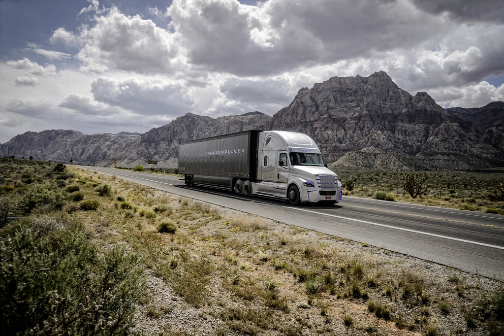 PRIMEIRO CAMINHÃO AUTÔNOMO DA MARCA FREIGHTLINER CIRCULA NOS EUA, foto 9
