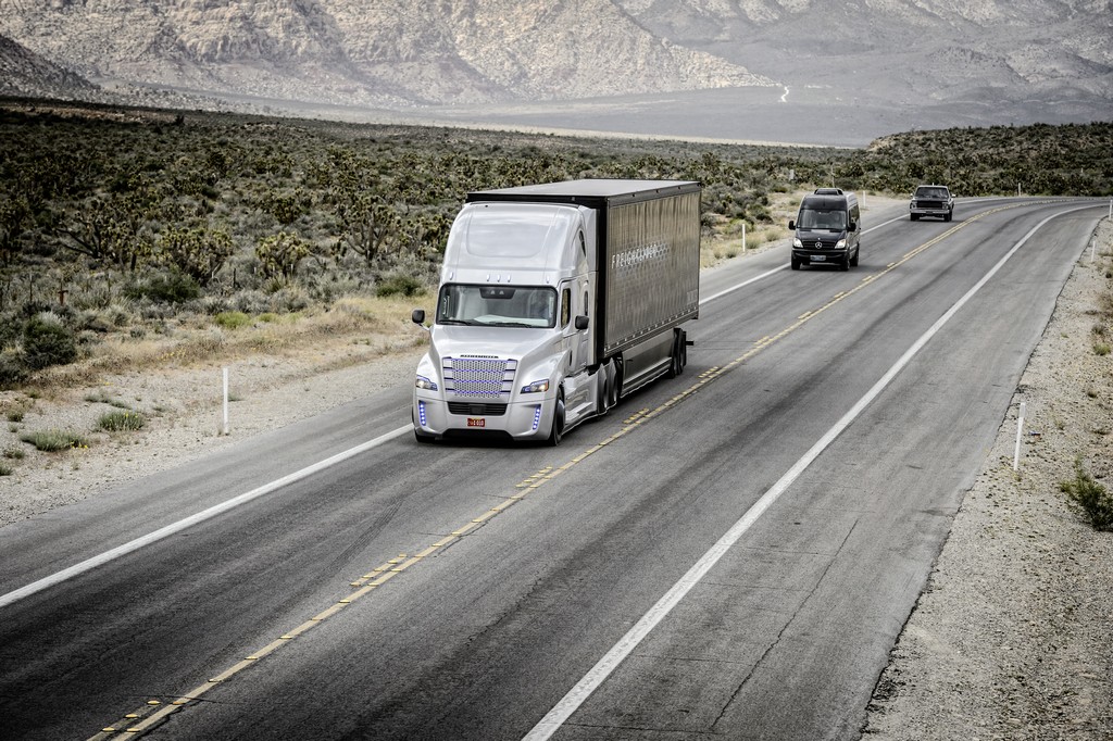 PRIMEIRO CAMINHÃO AUTÔNOMO DA MARCA FREIGHTLINER CIRCULA NOS EUA, foto 10