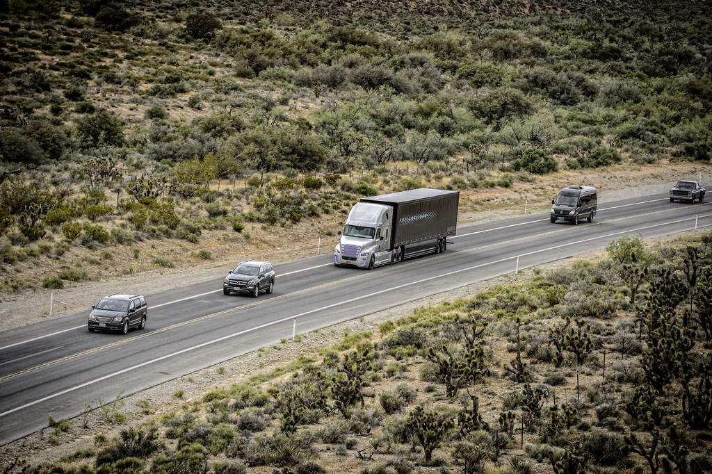 PRIMEIRO CAMINHÃO AUTÔNOMO DA MARCA FREIGHTLINER CIRCULA NOS EUA, foto 11