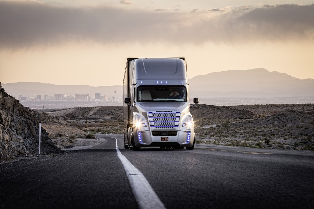 PRIMEIRO CAMINHÃO AUTÔNOMO DA MARCA FREIGHTLINER CIRCULA NOS EUA, foto 12