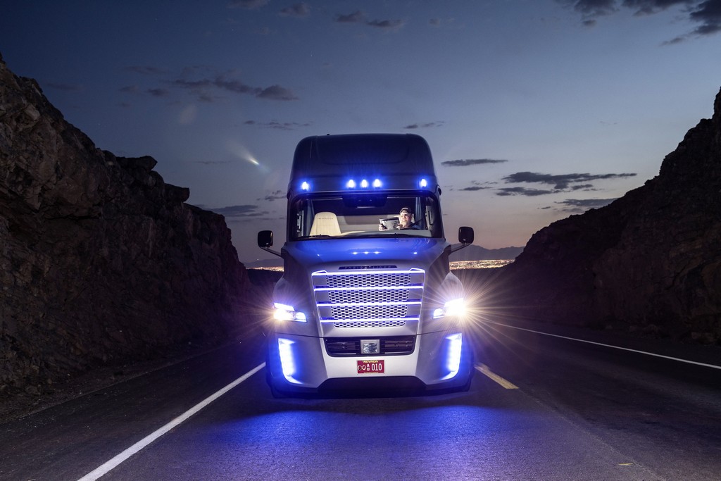 PRIMEIRO CAMINHÃO AUTÔNOMO DA MARCA FREIGHTLINER CIRCULA NOS EUA, foto 14