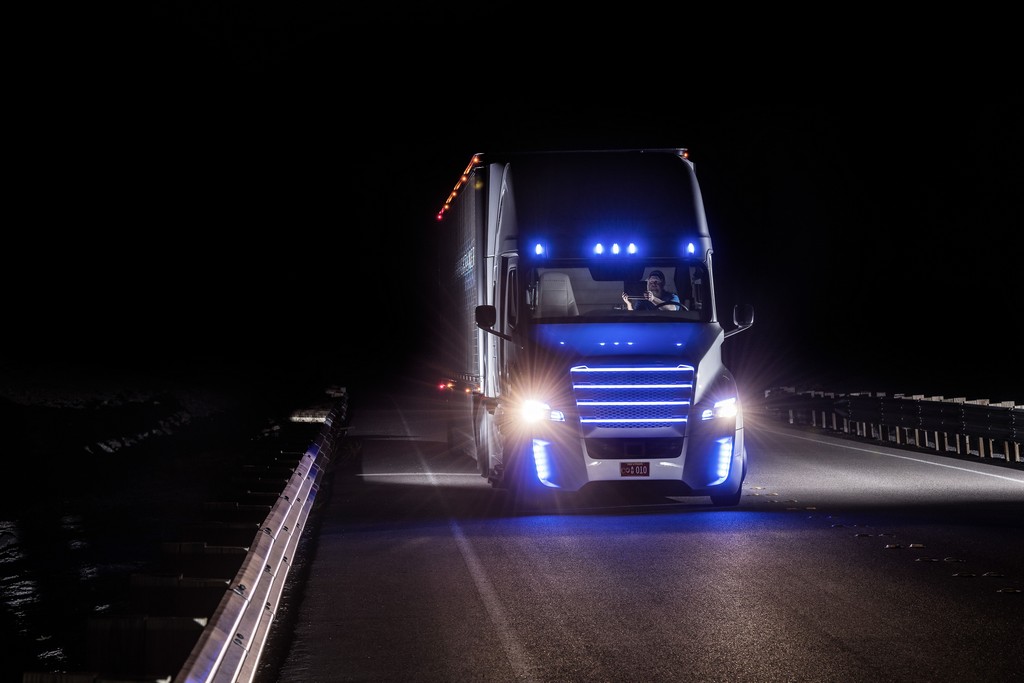 PRIMEIRO CAMINHÃO AUTÔNOMO DA MARCA FREIGHTLINER CIRCULA NOS EUA, foto 15