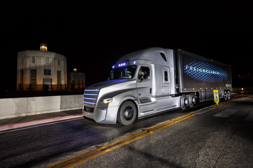 PRIMEIRO CAMINHÃO AUTÔNOMO DA MARCA FREIGHTLINER CIRCULA NOS EUA, foto 16