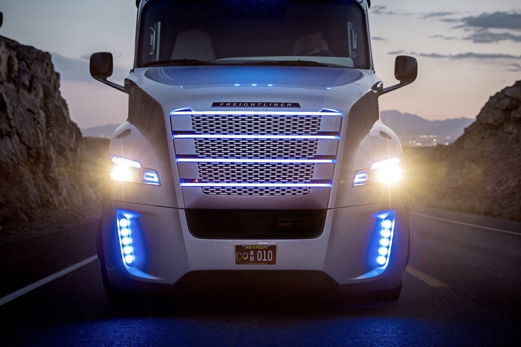 PRIMEIRO CAMINHÃO AUTÔNOMO DA MARCA FREIGHTLINER CIRCULA NOS EUA, foto 17