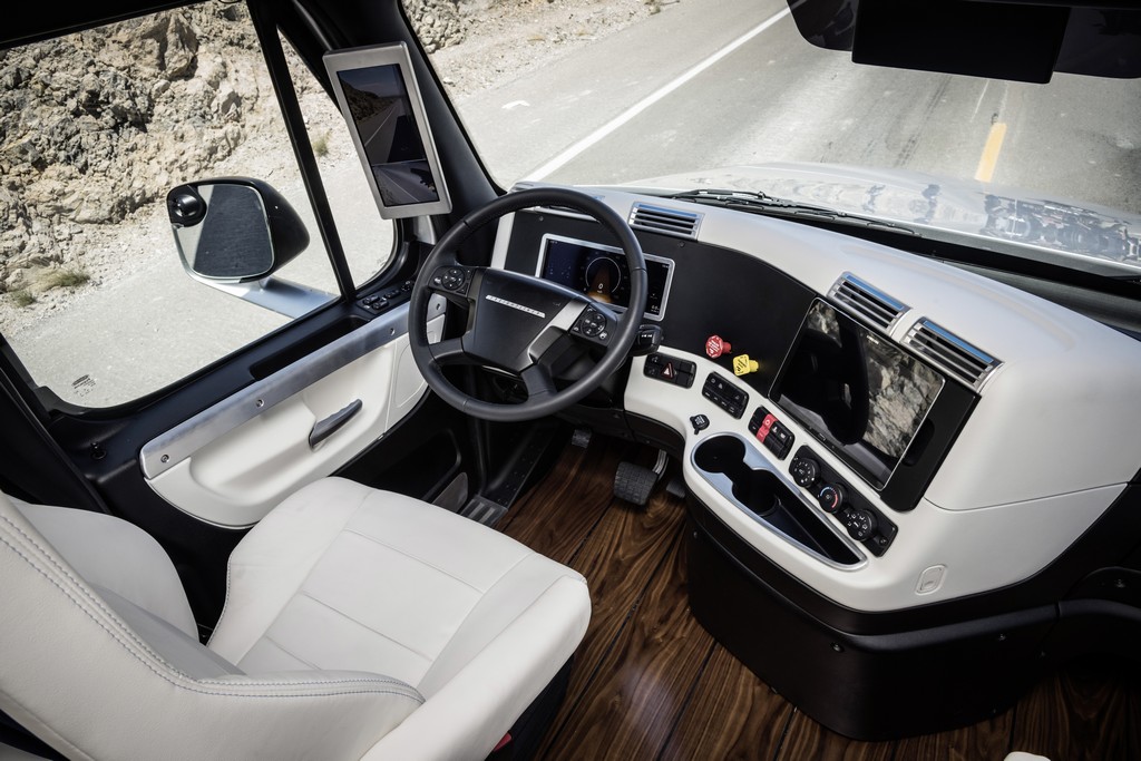 PRIMEIRO CAMINHÃO AUTÔNOMO DA MARCA FREIGHTLINER CIRCULA NOS EUA, foto 27