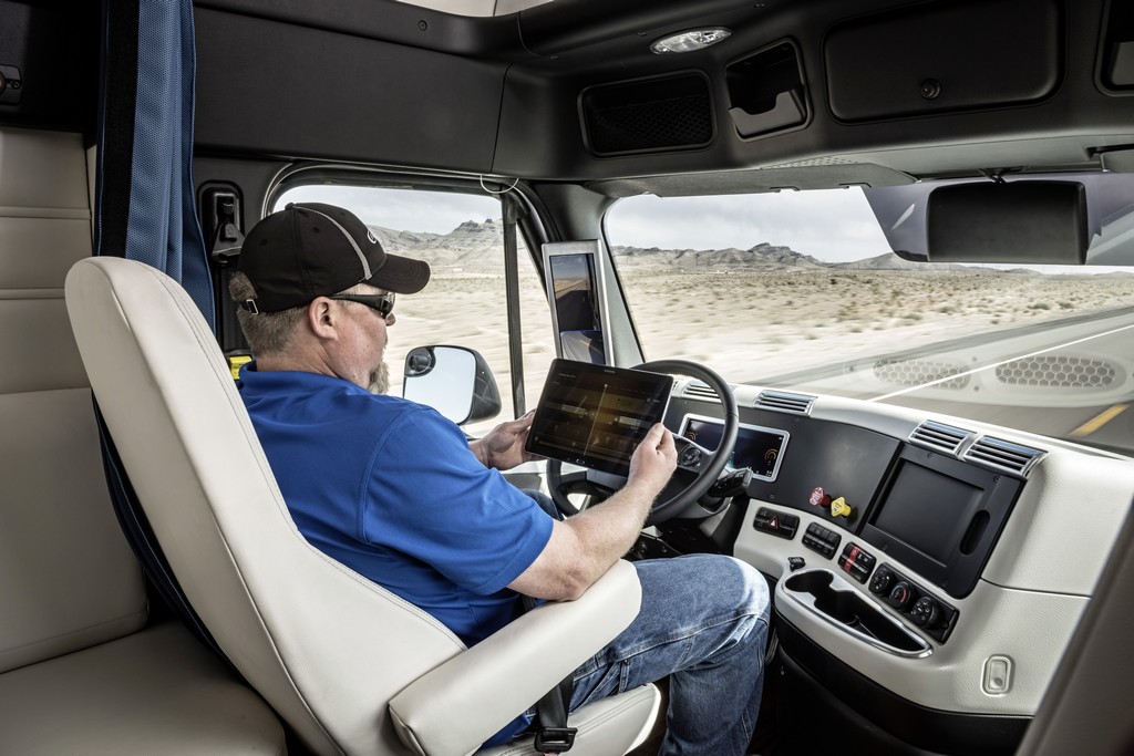 PRIMEIRO CAMINHÃO AUTÔNOMO DA MARCA FREIGHTLINER CIRCULA NOS EUA, foto 35