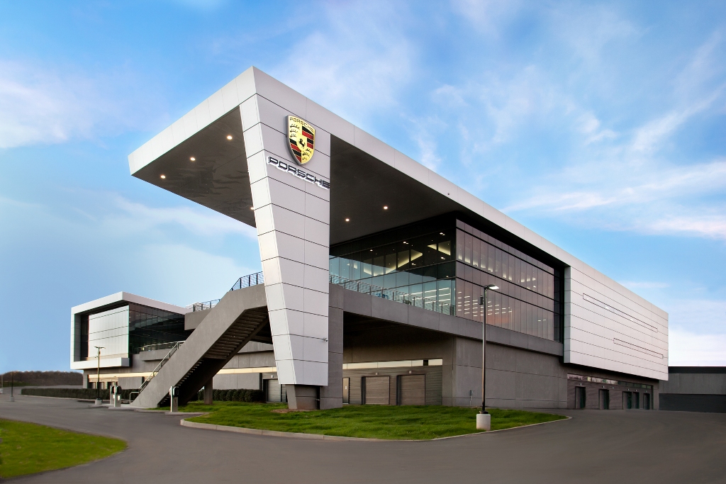 A PORSCHE INAUGURA O CENTRO DE EXPERIÊNCIA DO CLIENTE E A SEDE DA EMPRESA NOS EUA, foto 1