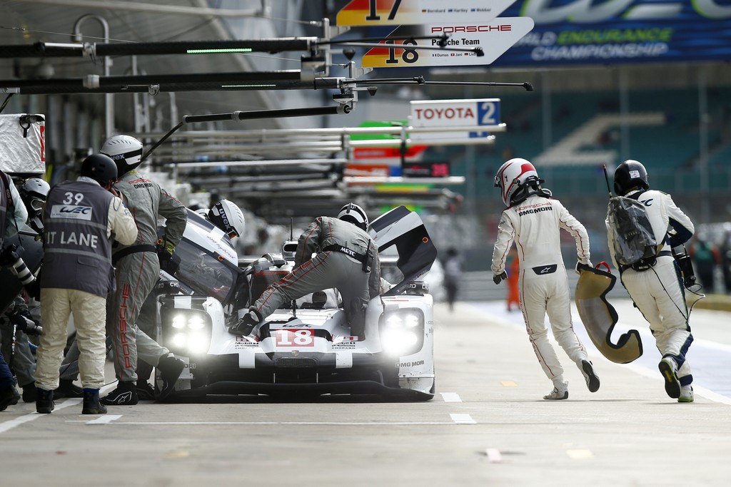 OPERAÇÕES PARA CORRER NO LIMITE - TRÊS PORSCHE 919 HYBRID EM LE MANS, foto 2