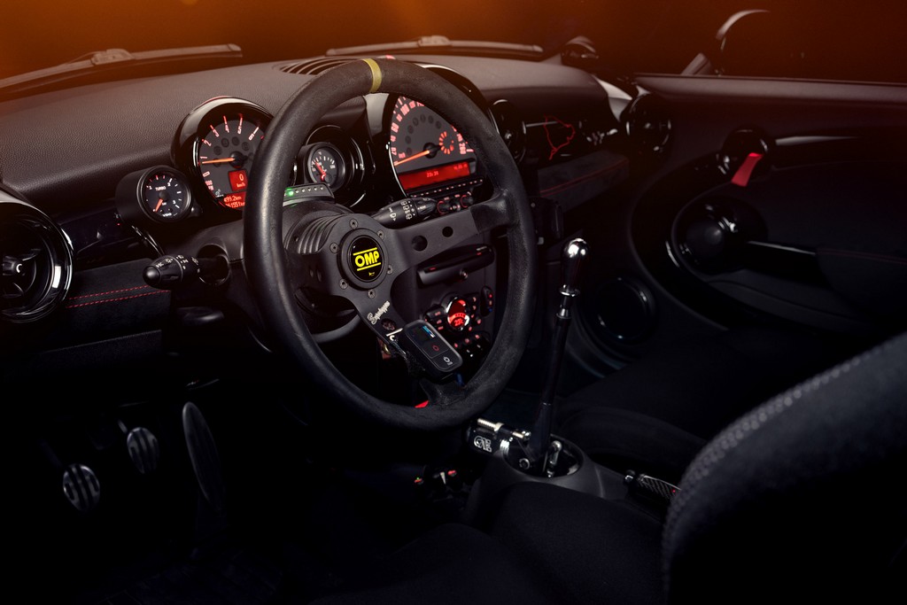 UM MINI JOHN COOPER WORKS COM 300 CV, foto 6