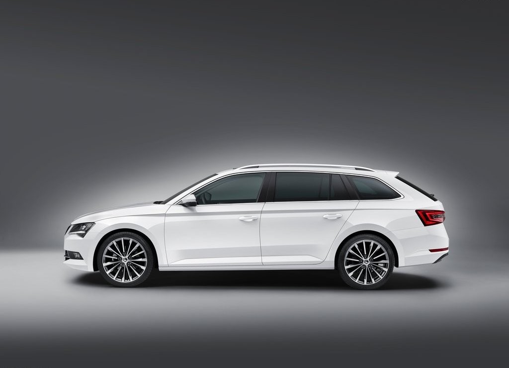 SKODA REVELA A NOVA SUPERB COMBI, foto 2