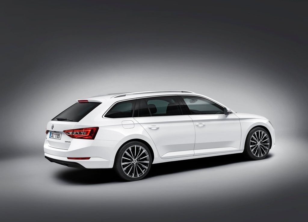 SKODA REVELA A NOVA SUPERB COMBI, foto 3