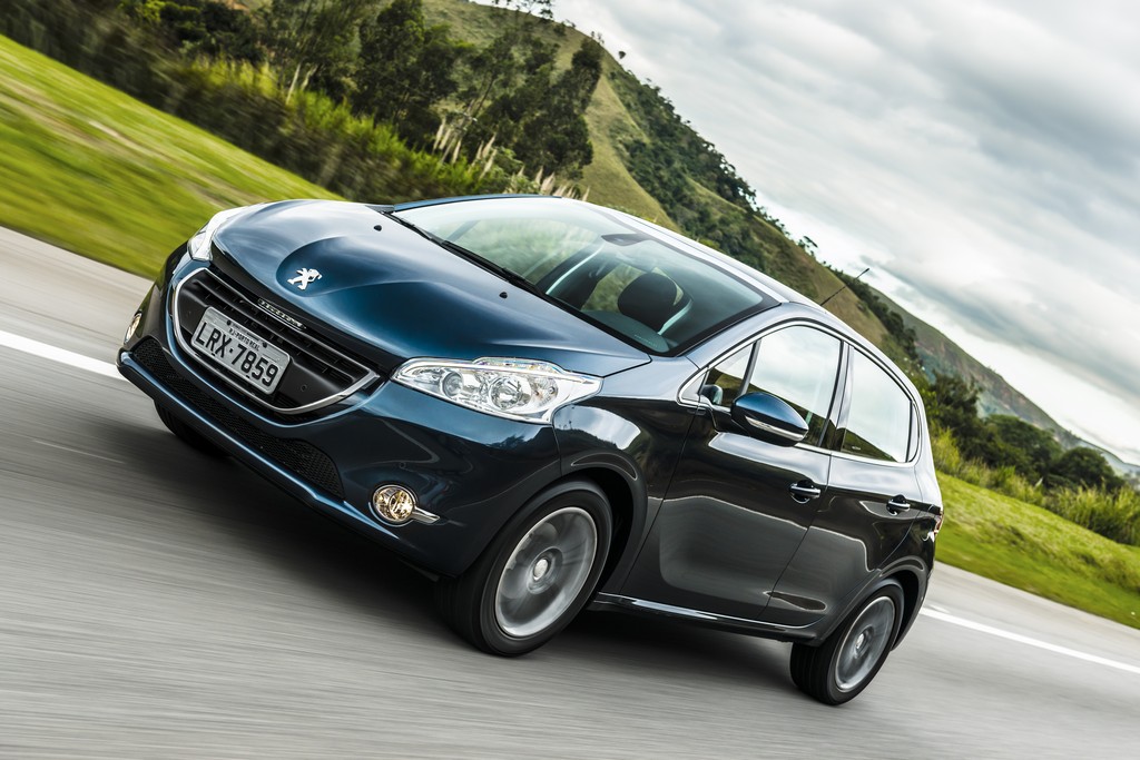 PEUGEOT 208 CHEGA AINDA MAIS COMPLETO NA LINHA 2016 E PELO MESMO PREÇO DAS VERSÕES 2015, foto 7