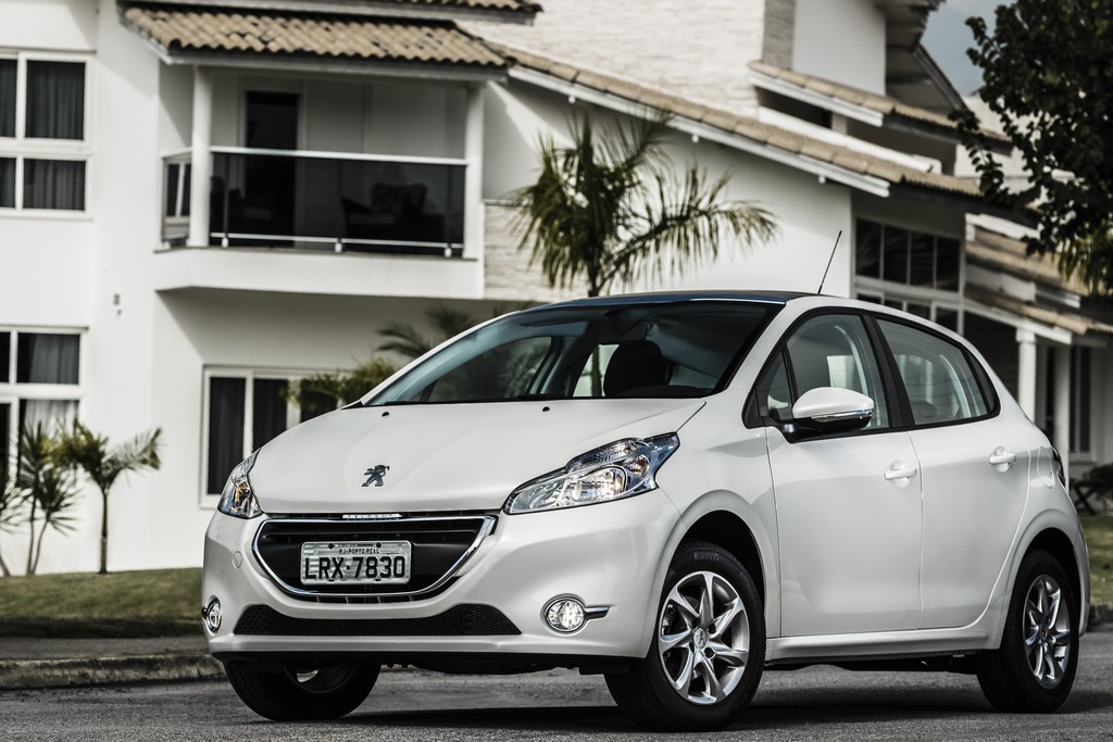 PEUGEOT 208 CHEGA AINDA MAIS COMPLETO NA LINHA 2016 E PELO MESMO PREÇO DAS VERSÕES 2015, foto 13