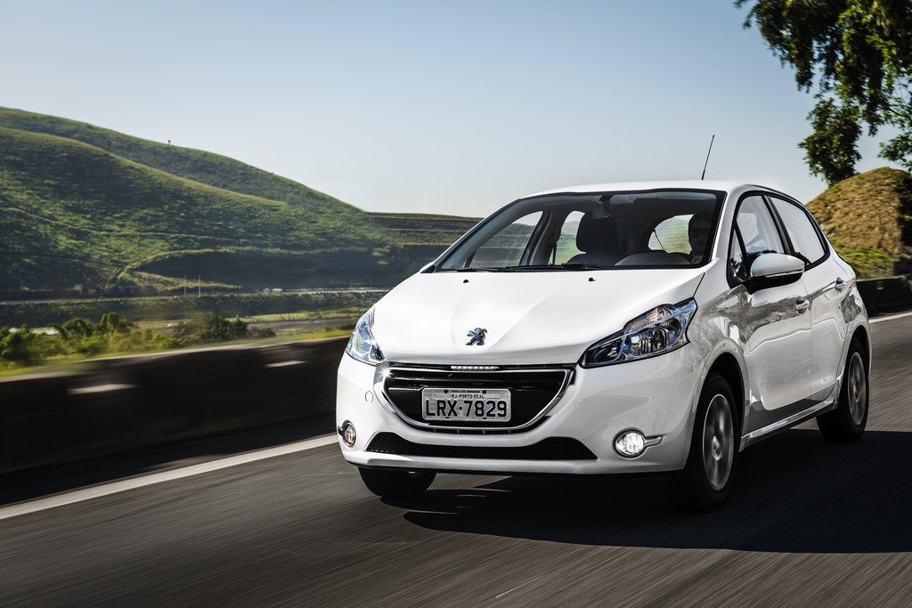 PEUGEOT 208 CHEGA AINDA MAIS COMPLETO NA LINHA 2016 E PELO MESMO PREÇO DAS VERSÕES 2015, foto 15