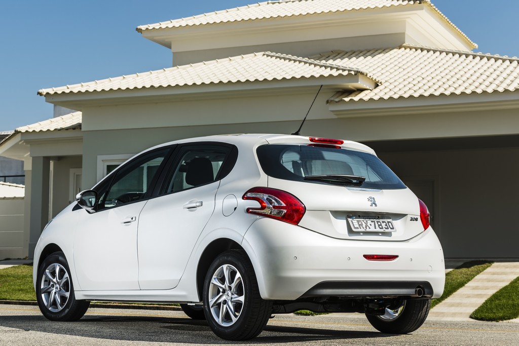 PEUGEOT 208 CHEGA AINDA MAIS COMPLETO NA LINHA 2016 E PELO MESMO PREÇO DAS VERSÕES 2015, foto 18