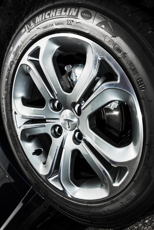 PEUGEOT 208 CHEGA AINDA MAIS COMPLETO NA LINHA 2016 E PELO MESMO PREÇO DAS VERSÕES 2015, foto 29