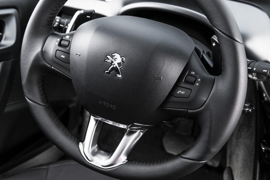 PEUGEOT 208 CHEGA AINDA MAIS COMPLETO NA LINHA 2016 E PELO MESMO PREÇO DAS VERSÕES 2015, foto 34
